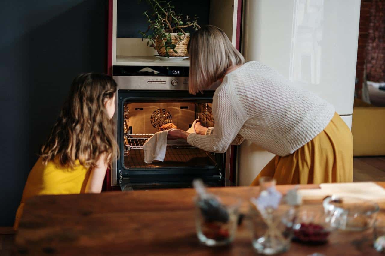 How to clean the oven? We suggest!