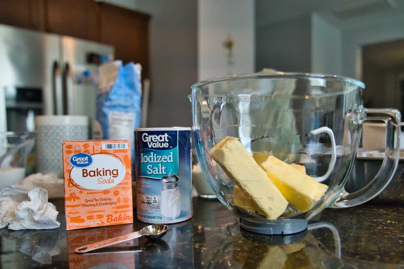 6 uses of baking soda in home cleaning