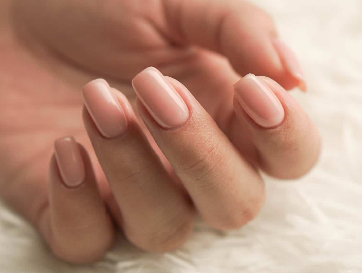 How to strengthen nails for winter?