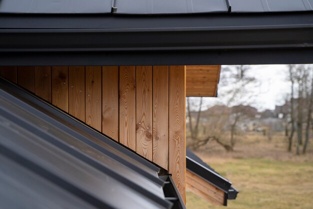 How to Choose the Right Roofing Materials for Your Home Replacement