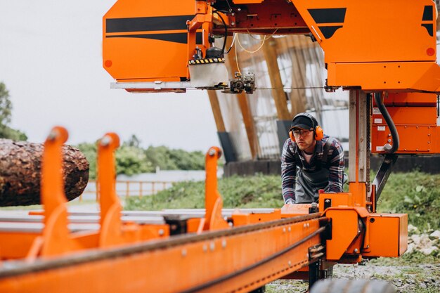 Innovations in Custom Metal Fabrication for Agricultural and Commercial Vehicles
