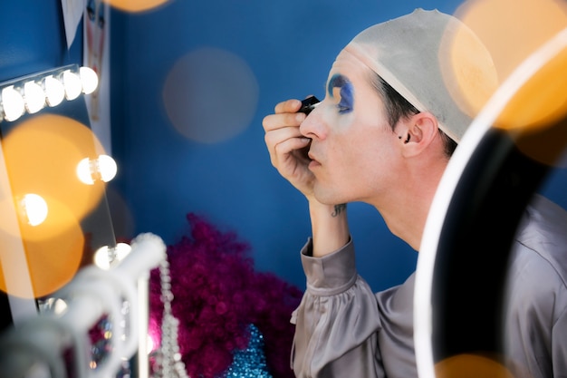 How can you transition your makeup routine from day to night effortlessly?